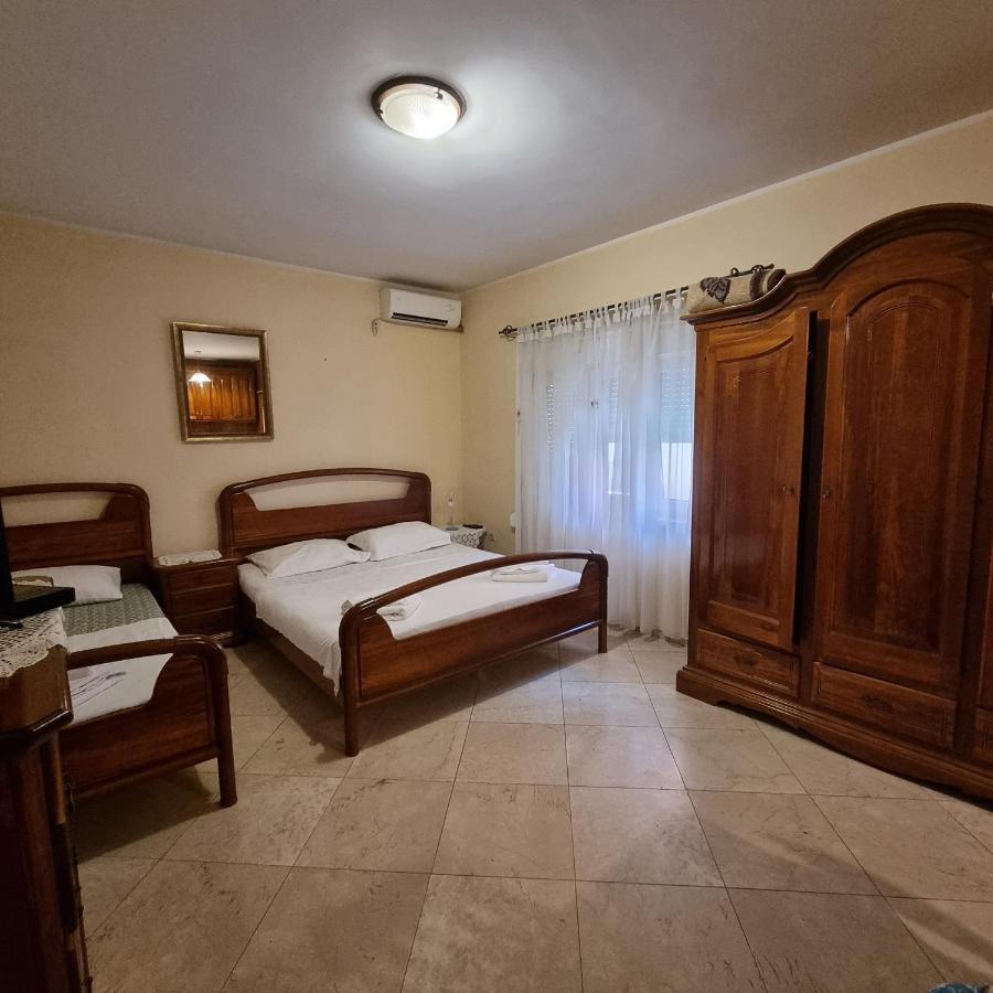Apartment On The Shore Of The Bay Of Kotor With Free Wi-Fi Exterior foto
